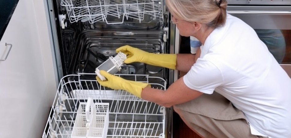 Preventing Plastic Smells On Your Dishwasher